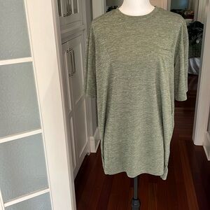 Men’s Duluth Trading company relaxed fit army green short sleeve armachillo tee.